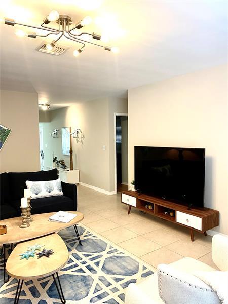 Foto del edificio - 1643 NE 55th St
