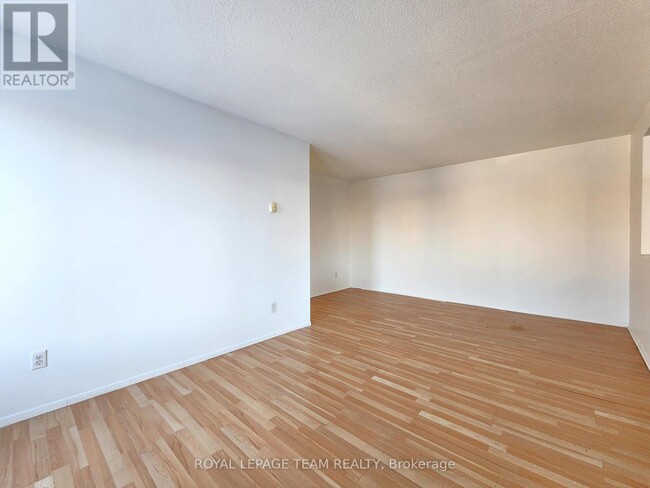 Building Photo - 50 Madawaska St