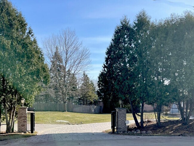 Foto del edificio - Amazing Minnetonka Lakefront Gated Estate - 170' Flat Shoreline, Sweeping Views, Sandy Beach