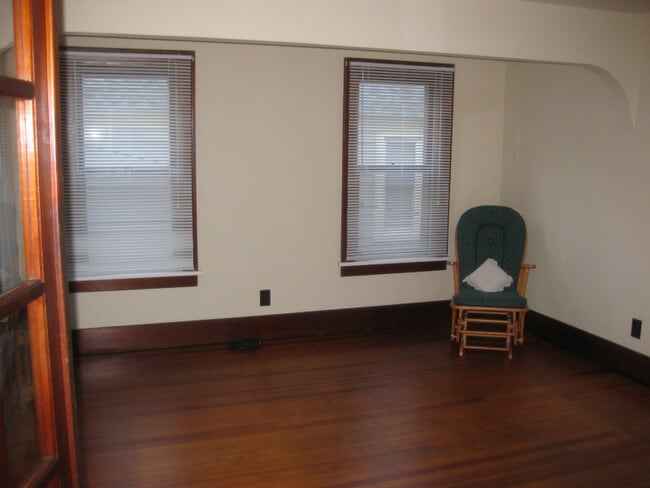 Building Photo - 280 Easton St