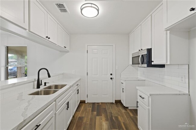Building Photo - 1815 W Adelita St