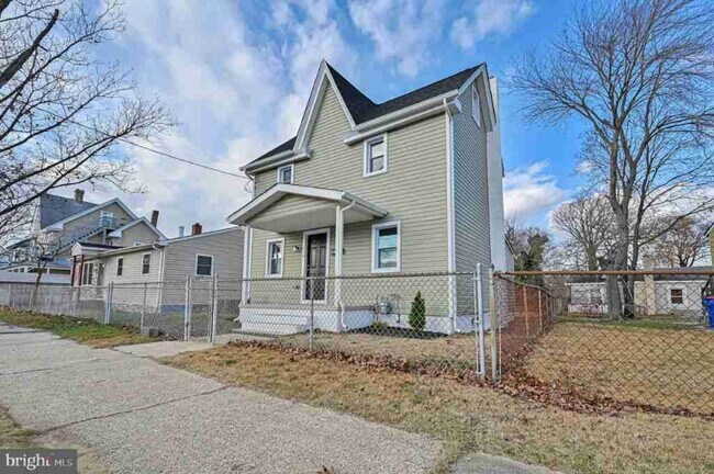 Building Photo - 614 E Mulberry St