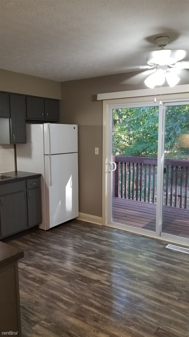 Building Photo - 2 br, 1.5 bath  - 134 Flowerdale Dr 134