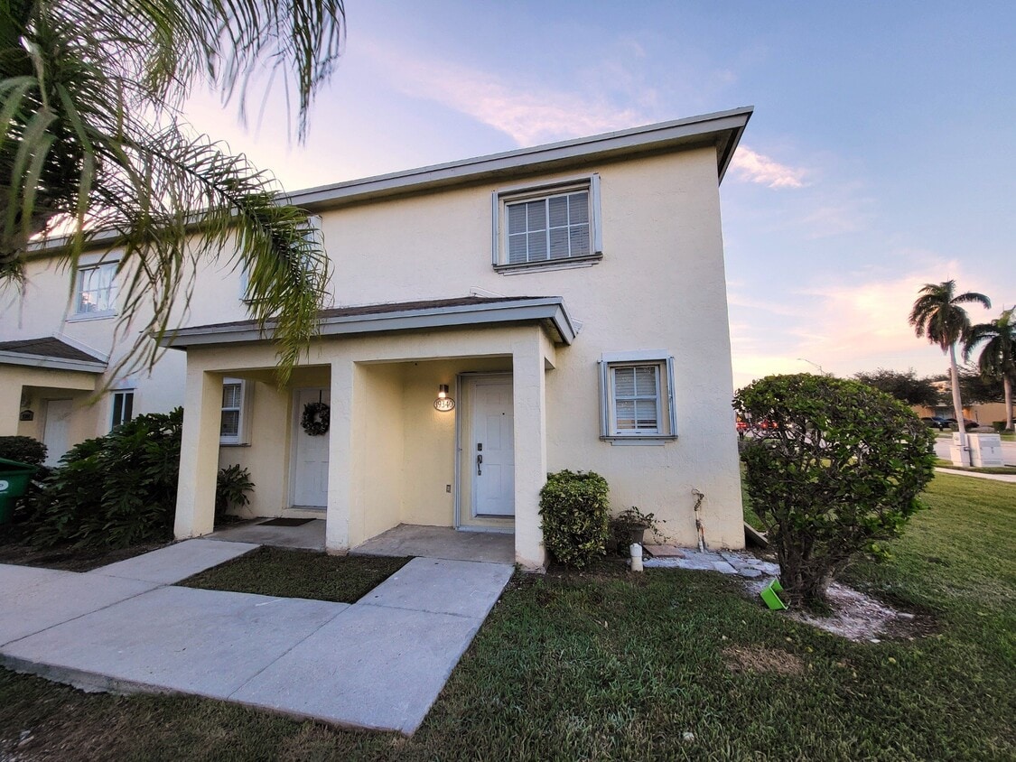 Photo - 19340 SW 103rd Ct (Cutler Bay, FL)