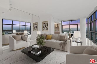 Building Photo - 13700 Marina Pointe Dr