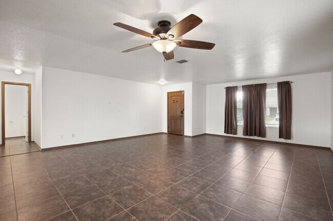 Foto del edificio - 668 NW Crossing Dr