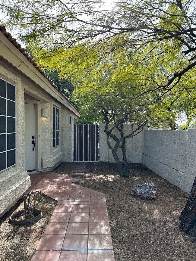 Foto del edificio - 3 BEDROOM HOUSE IN RED MOUNTAIN RANCH