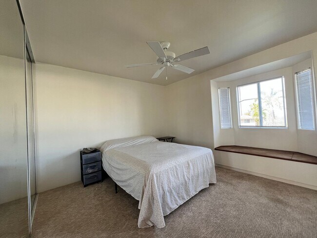 Building Photo - 75-6081 Alii Drive #BB203