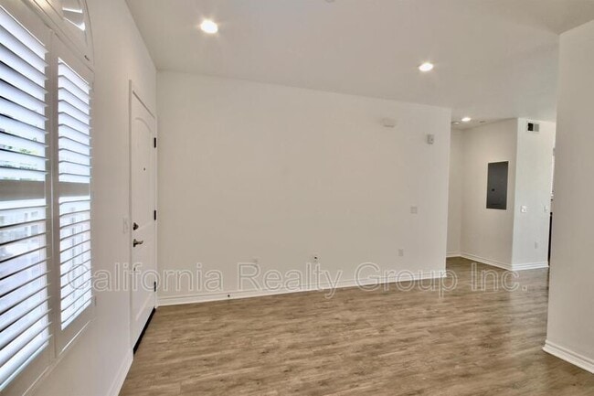 Building Photo - 111 E McLean St