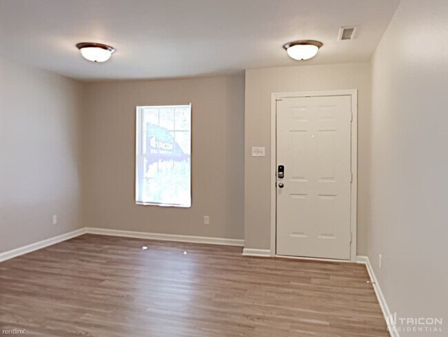 Foto del edificio - 5537 Idlewild Rd N