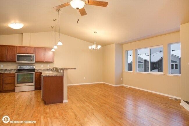 Foto del edificio - 3 Bedroom East Anchorage Townhouse!