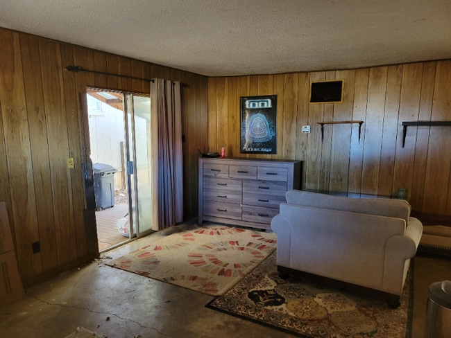 Building Photo - 221 Redbird Ln