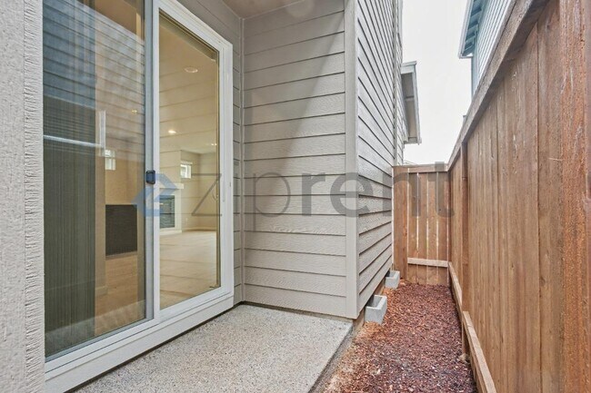 Foto del edificio - 31772 NW Blake Ter