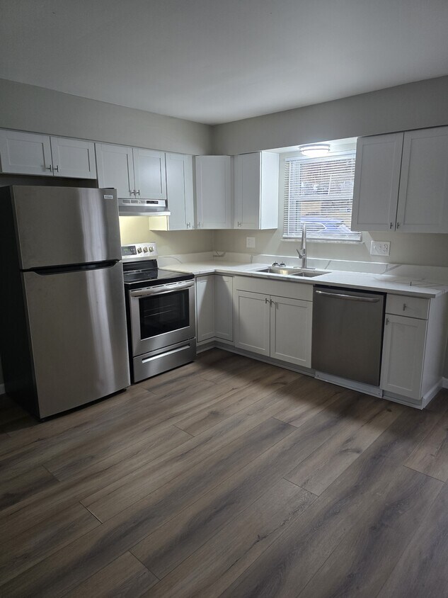 Foto principal - 3113 Westbrook Dr