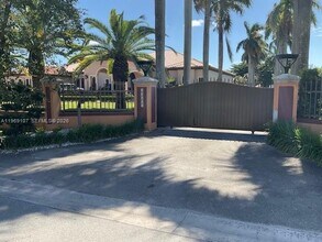 Building Photo - 12500 SW 43rd St