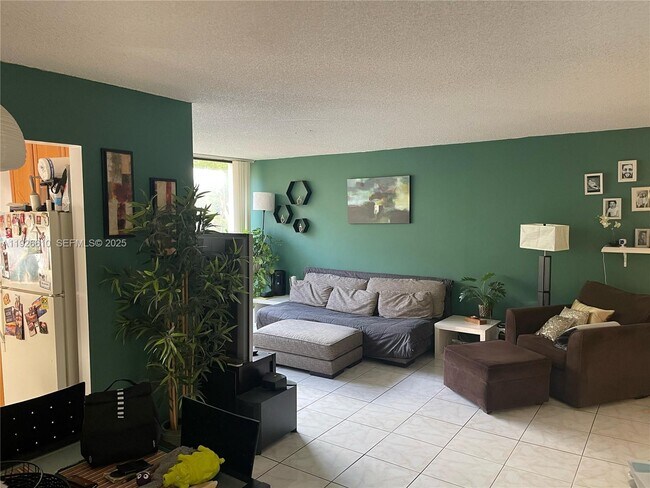 Foto del edificio - 17021 N Bay Rd