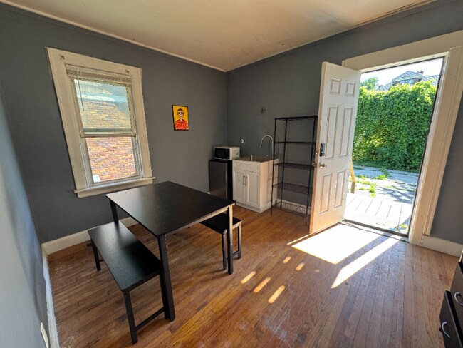 Foto del edificio - 3625 Bedford St