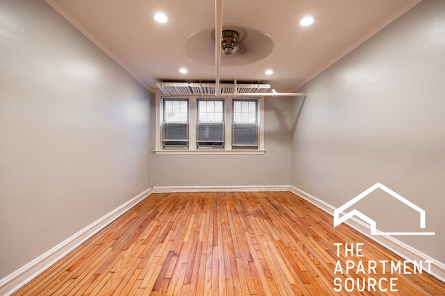 Foto del edificio - 5642 N Kimball Ave