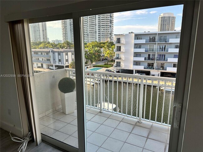 Foto del edificio - 3601 NE 170th St