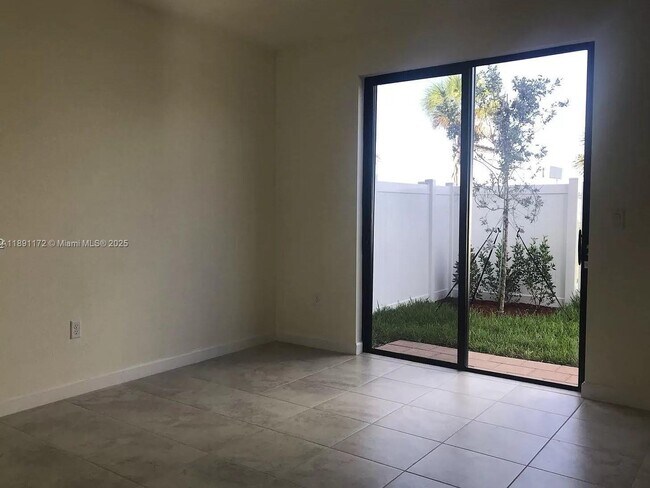 Foto del edificio - 10401 W 32nd Ln