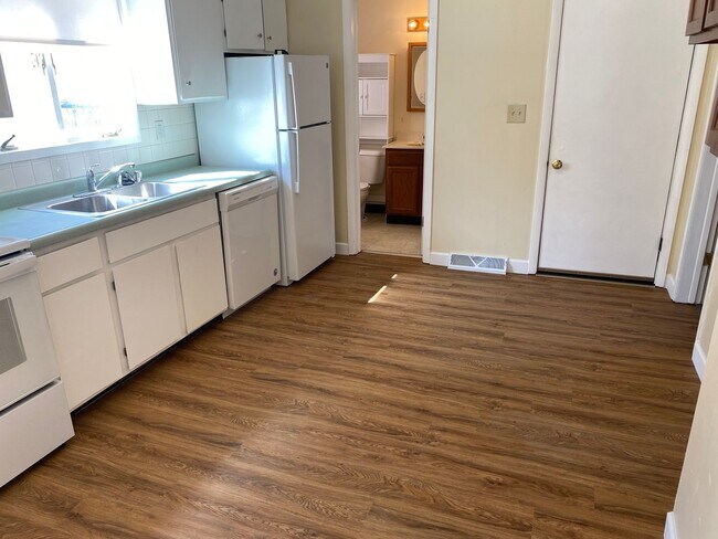 Foto del edificio - 3-Bedroom 1 1/2 Bath Single-Family Home Near John Marshall Elementary School