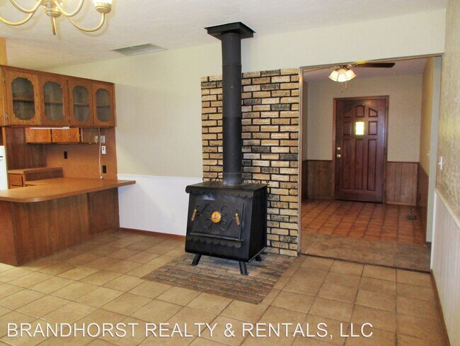 Building Photo - 3 br, 2 bath House - 10023 N. LARK ROAD