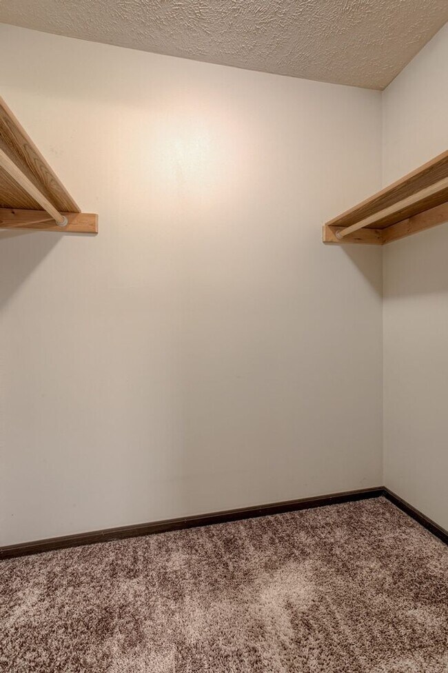Building Photo - 2644 W Timber Lake Dr