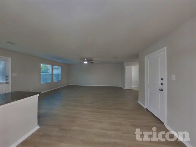 Foto del edificio - 8902 Lamus Wheel