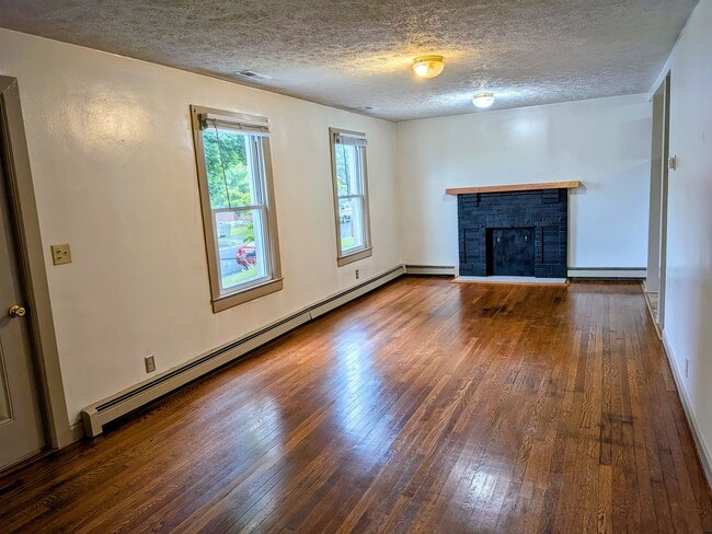 Building Photo - 307 Austin Ave