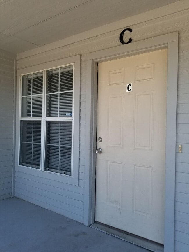 Building Photo - 3302 Barcelona Dr