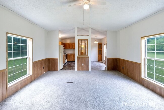 Building Photo - Freshly Renovated 2 Bed, 2 Bath Home on Ac...