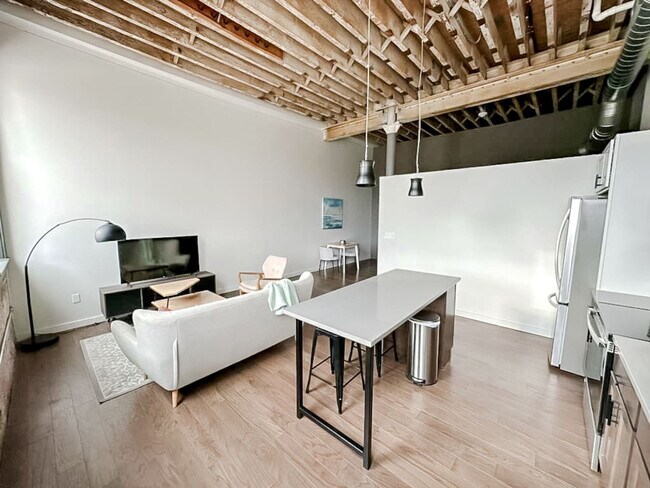 Foto del edificio - 403 W 4th St N