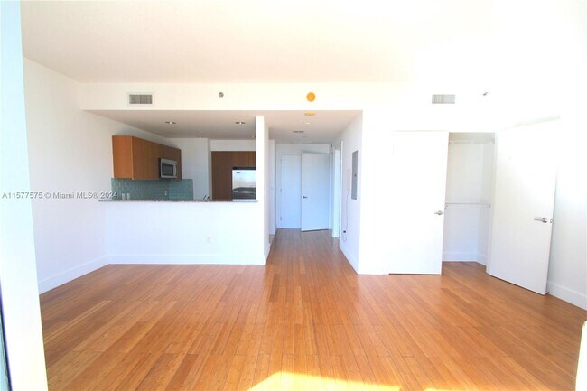 Building Photo - 1060 Brickell Ave
