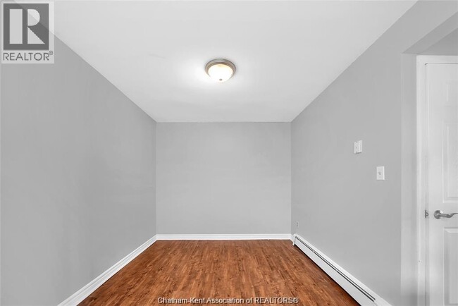 Building Photo - 40 Beechwood Crescent