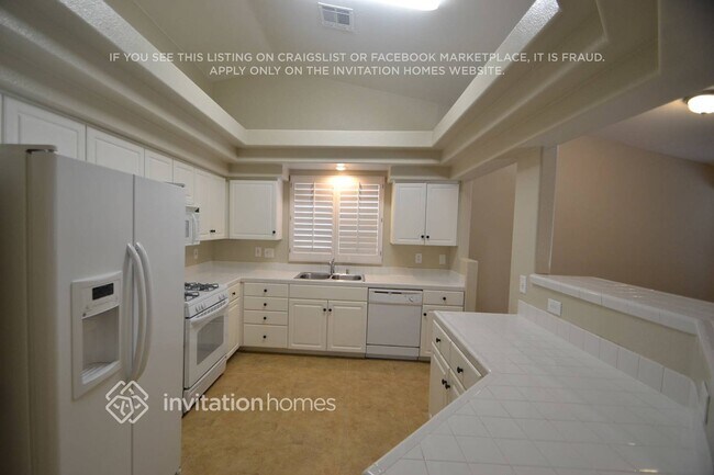 Building Photo - 8108 Divernon Ave