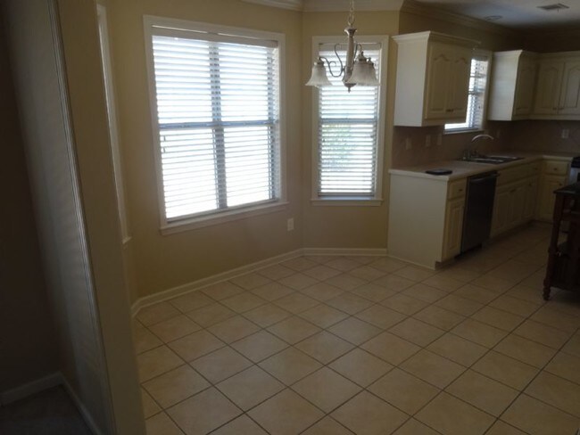 Building Photo - 38 Woodridge Dr