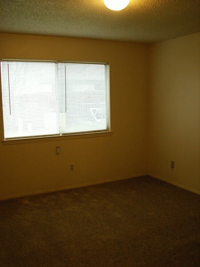Foto del edificio - Modern 2 Bedroom, 1 Bath Duplex with 1-Car...
