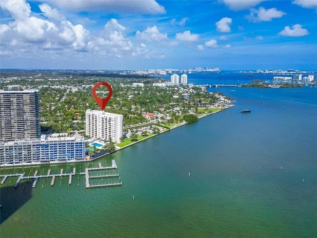 Foto del edificio - 880 NE 69th St