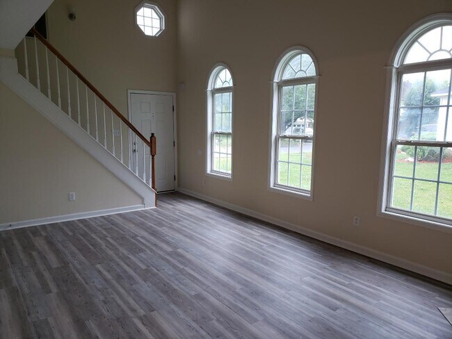 Building Photo - 1144 Grovewood Dr