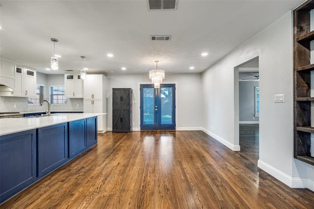Foto del edificio - 6149 Kenwood Ave
