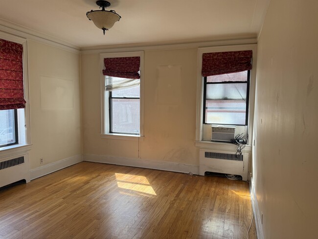 Building Photo - 457 Jersey Ave