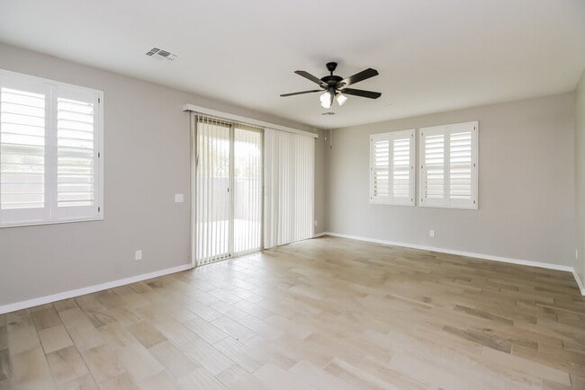 Foto del edificio - 1963 S Follett Way