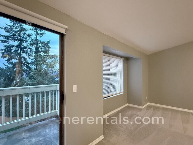 Building Photo - 2BR/1.5BA 3rd Floor Condo Overlooking Sinclair Inlet
