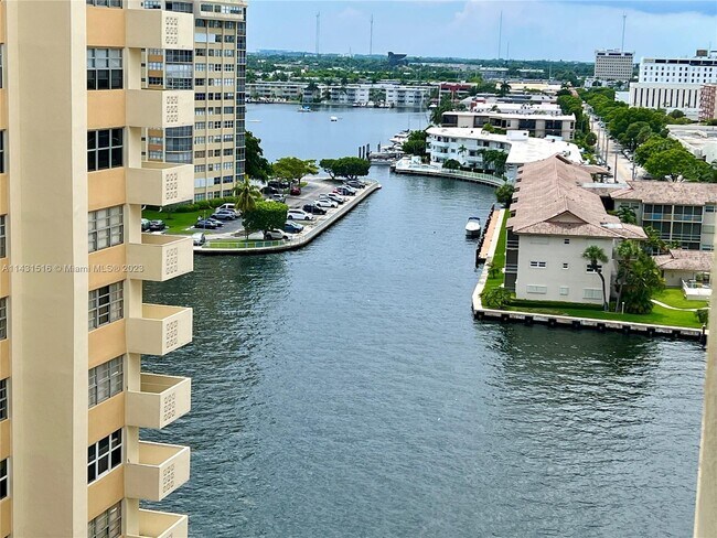 Foto del edificio - 1817 S Ocean Dr