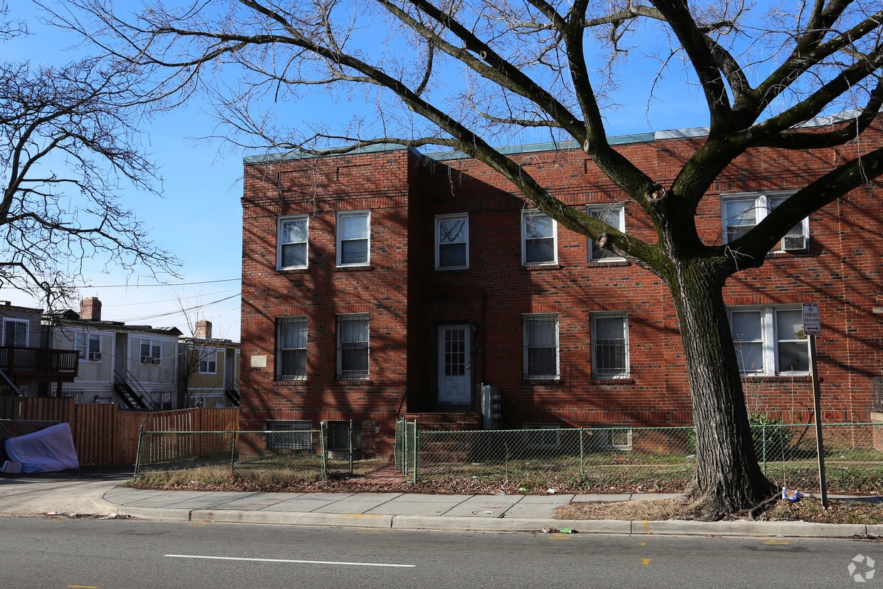 Building Photo - 1010 17th St NE