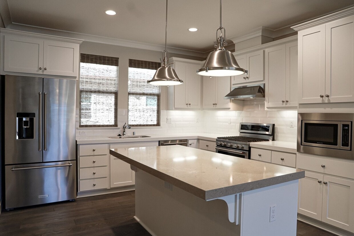 Primary Photo - Advent- Gorgeous Three Bedroom Home W/ Two...