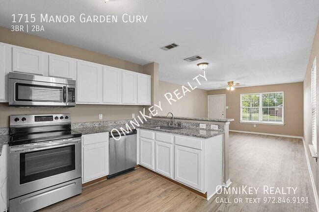 Building Photo - 1715 Manor Garden Curve