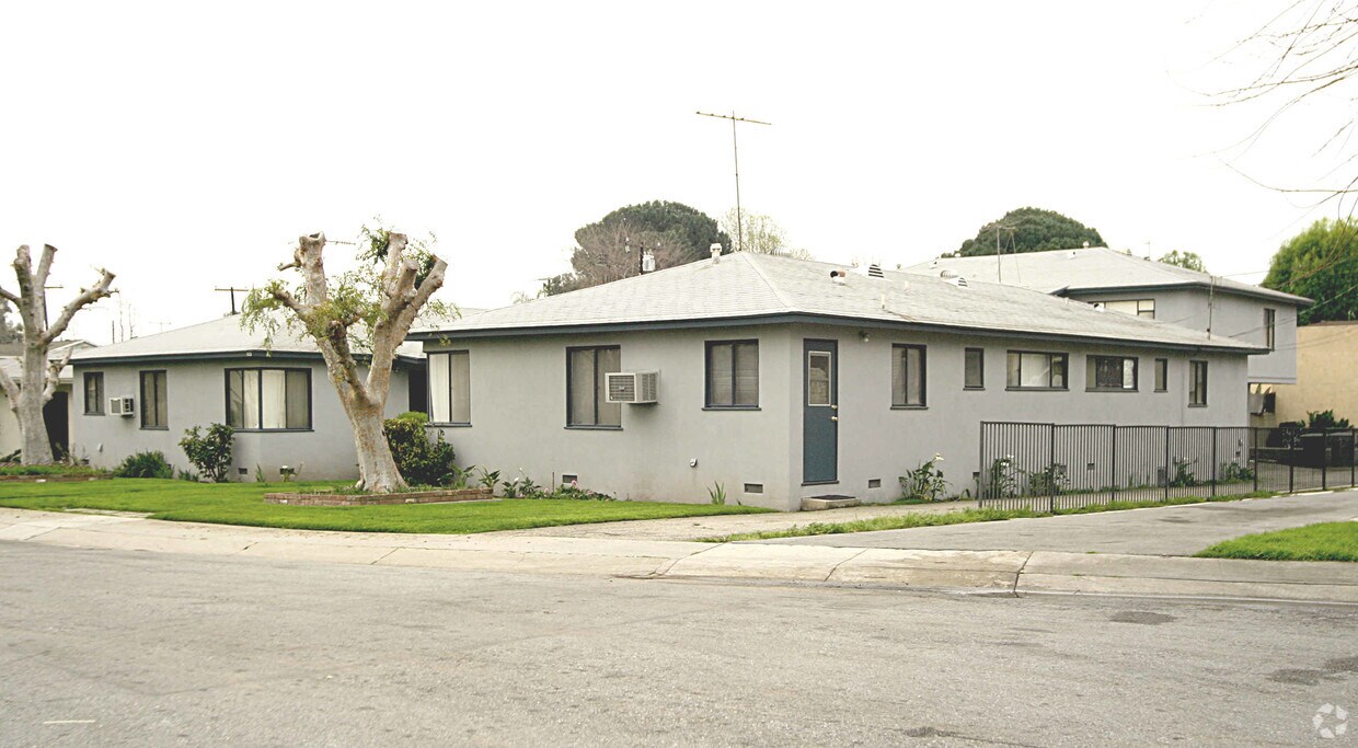 Foto del edificio - 325 N Beverly Ct