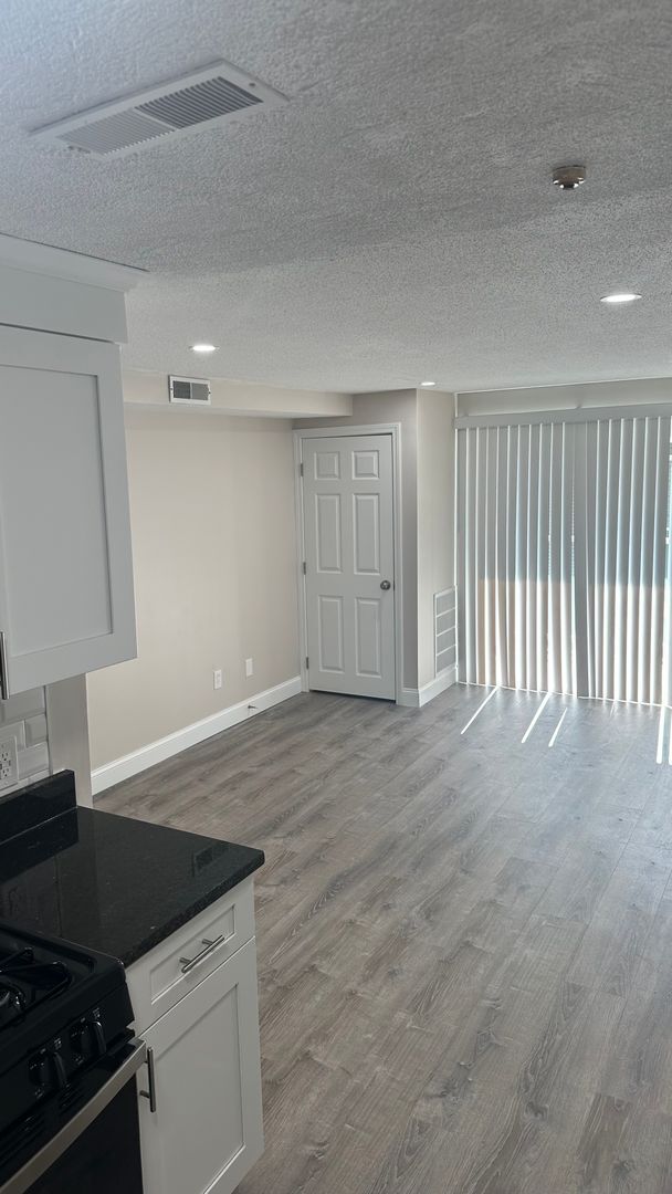 Building Photo - Newly Renovated 2 BR unit in Billerica