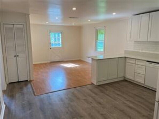 Sala de estar de la cocina - 620 Metairie Lawn Dr